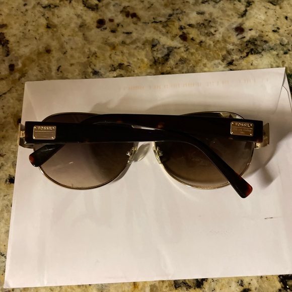 Fossil Berkeley 3 Aviator woman’s sunglasses 😎 - Picture 4 of 11